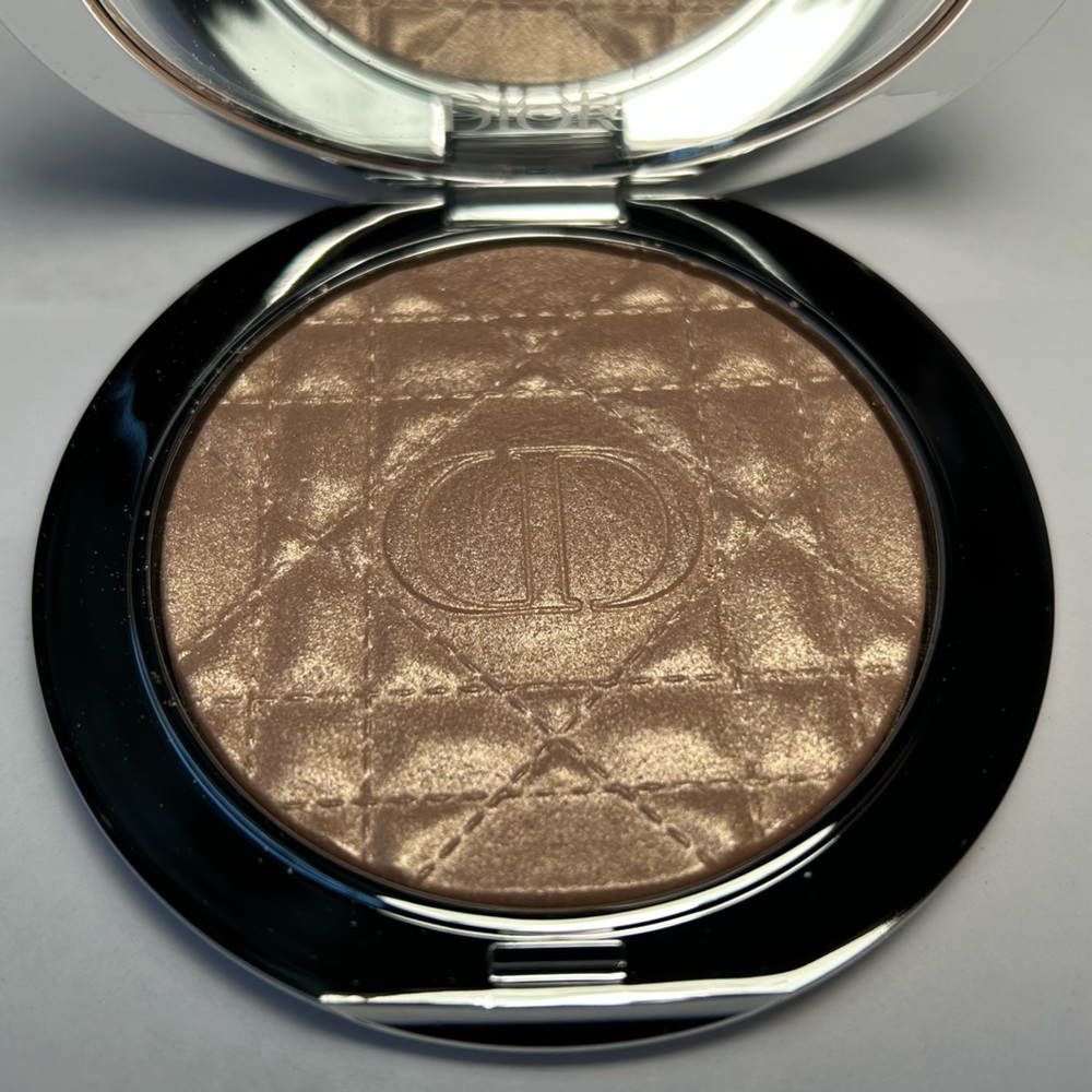 NWT🌷Dior Forever Glow Luminizer Highlighter in “Nude Halo” (golden) - Picture 3 of 5
